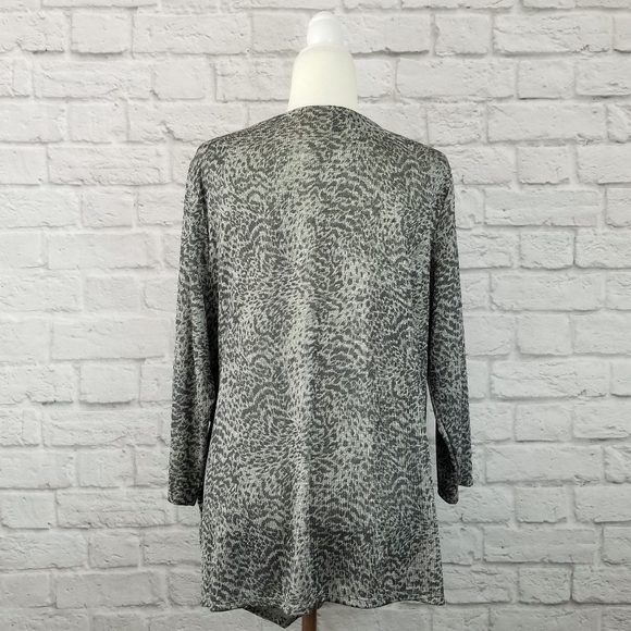 Jennifer Lopez gray animal print wrap style 3/4 sleeve top women's size 1X - Picture 5 of 9
